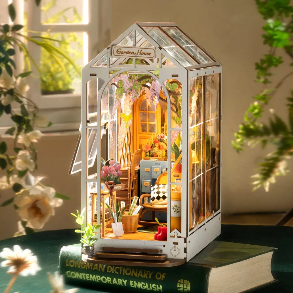 Rolife Holiday Garden House TGB06 – Book Nook mit LED