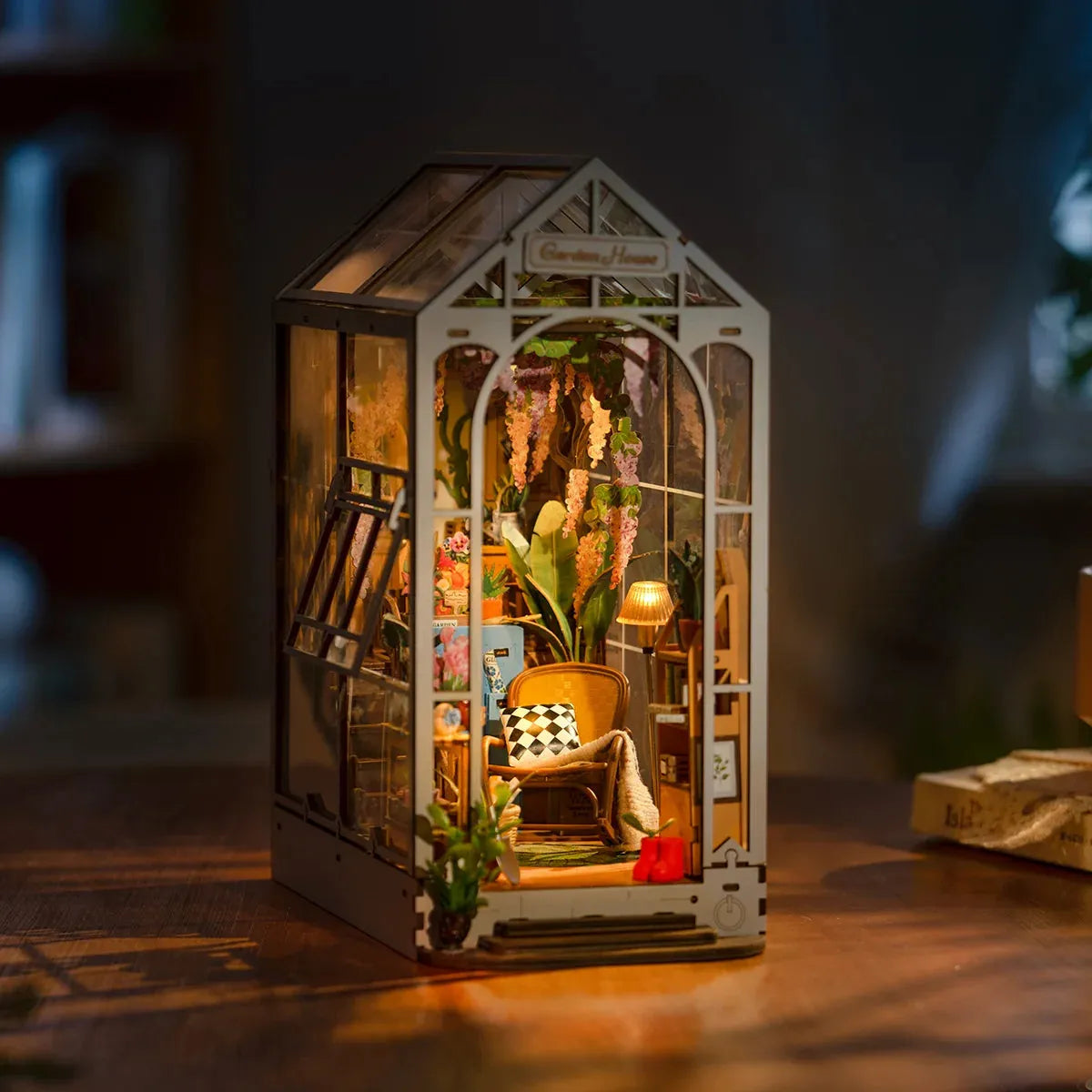Rolife Holiday Garden House TGB06 – Book Nook mit LED